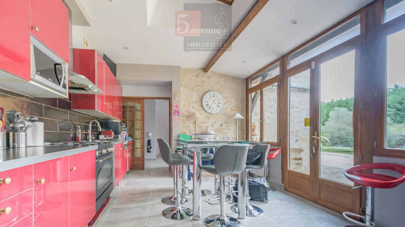 Maison - 335 m² - 12 pièces