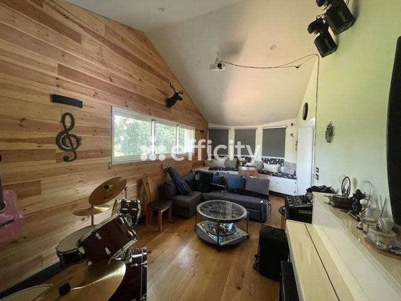 Maison - 207 m² - 7 pièces