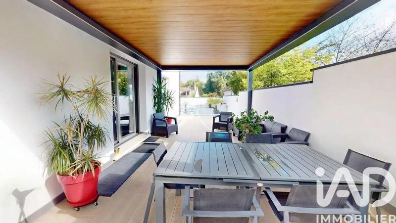 Maison - 236 m² - 10 pièces