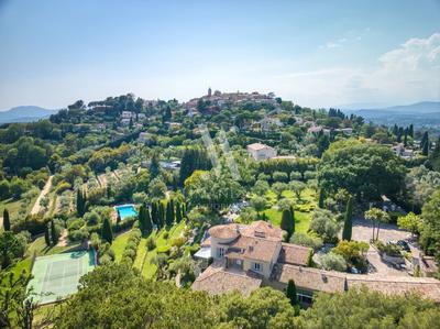 Villa - 1 200 m² - 16 pièces