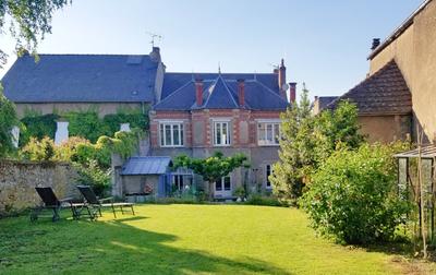 Maison - 230 m² - 8 pièces