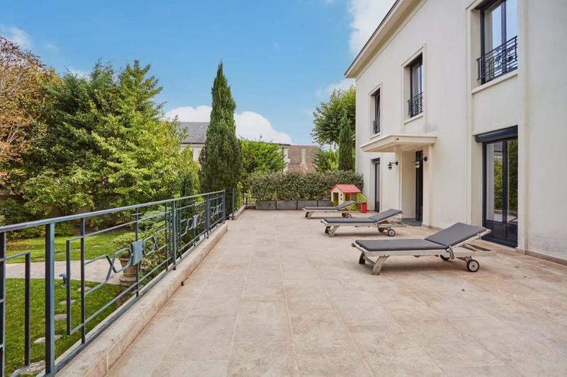 Maison - 400 m² - 10 pièces