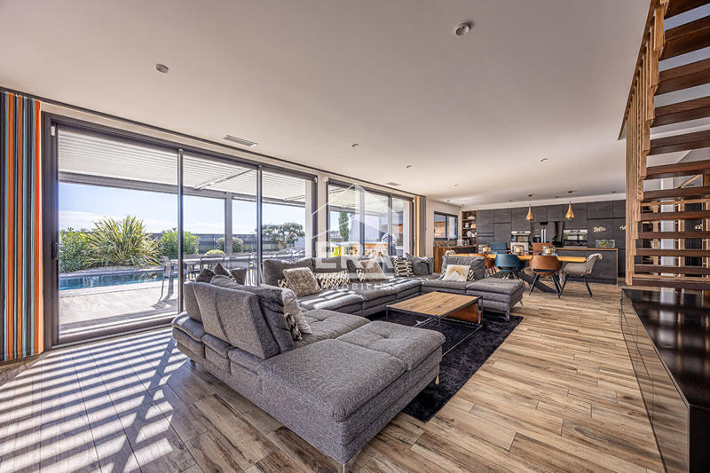 Maison - 202 m² - 6 pièces