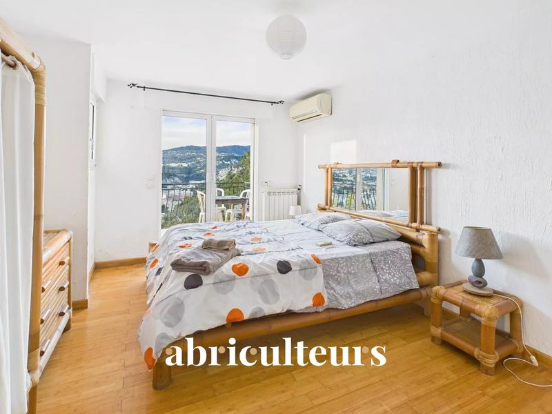 Appartement - 216 m² - 7 pièces