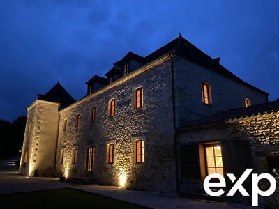 Maison - 465 m² - 13 pièces