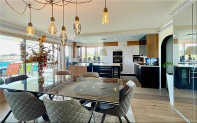 Appartement - 122 m² - 6 pièces