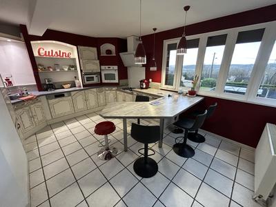 Maison - 180 m² - 7 pièces