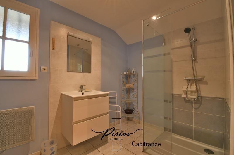 Propriété - 250 m² - 13 pièces