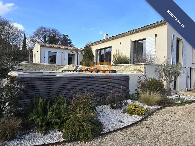 Maison - 181 m² - 7 pièces