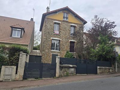 Maison - 98 m² - 7 pièces