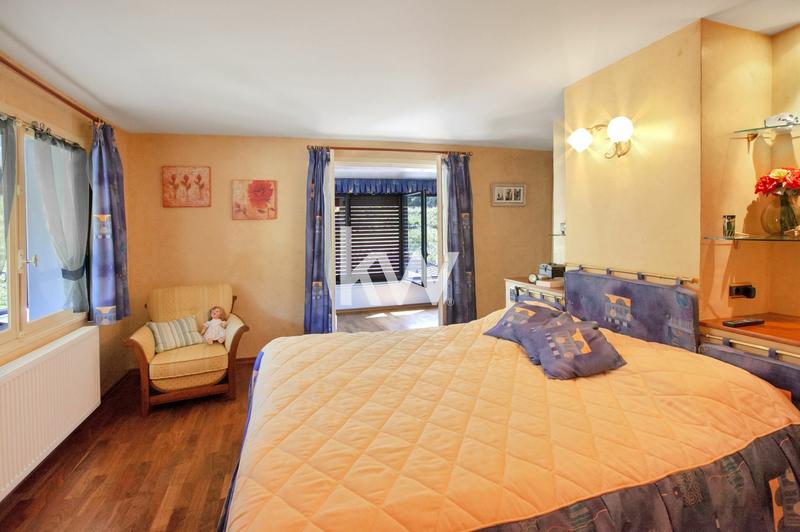 Maison - 250 m² - 6 pièces