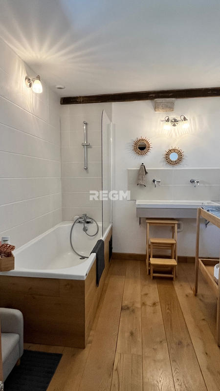 Maison - 185 m² - 7 pièces