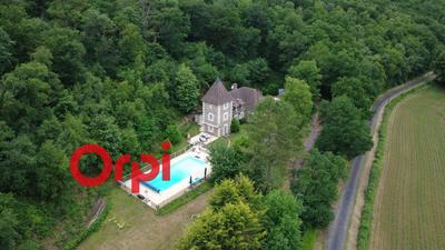 Maison - 225 m² - 8 pièces