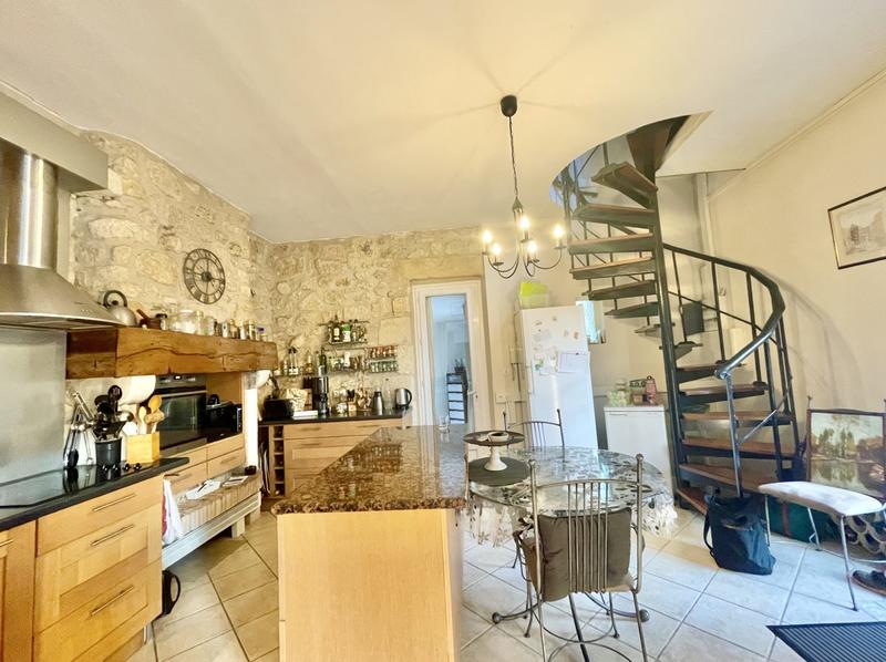 Villa - 166 m² - 9 pièces