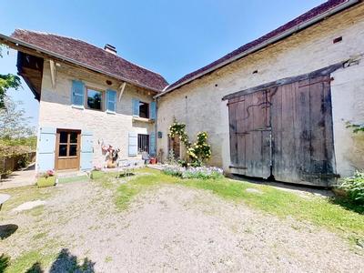 Maison traditionnelle - 248 m² - 7 pièces