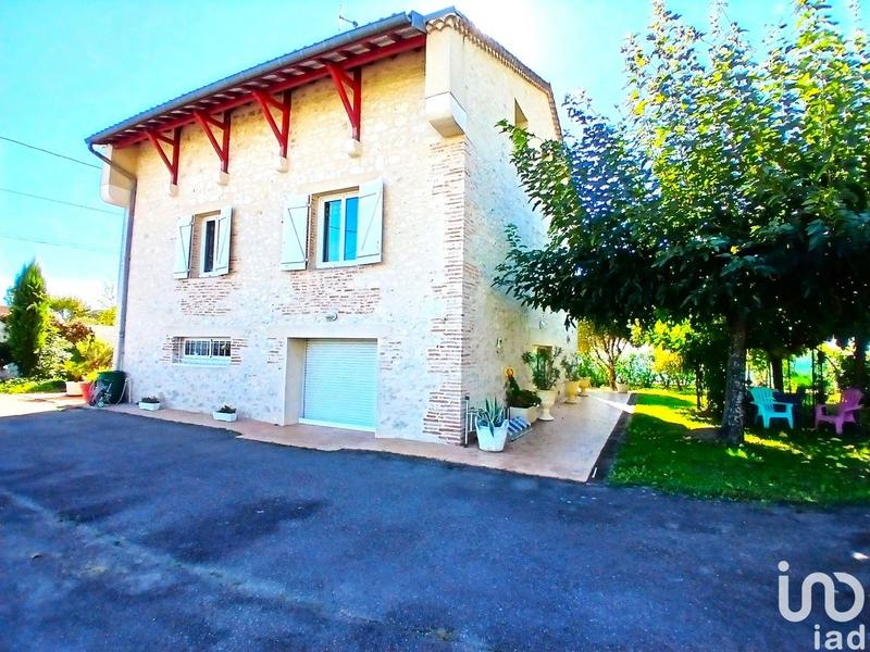 Maison - 240 m² - 6 pièces