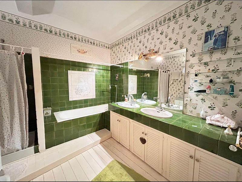 Maison - 280 m² - 8 pièces