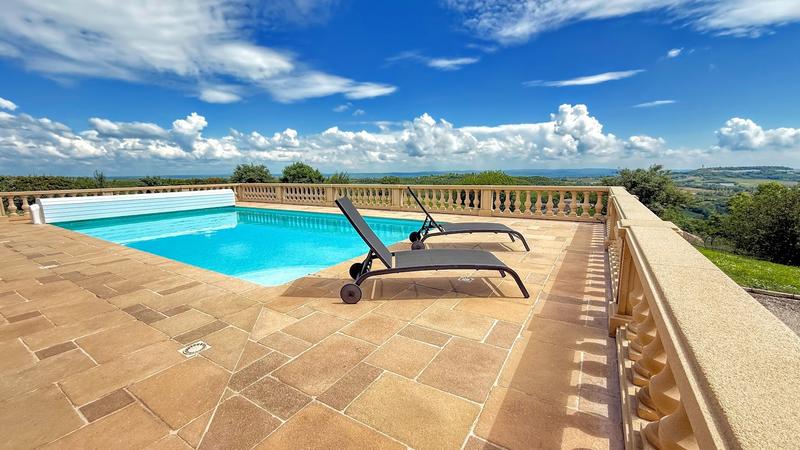 Propriété - 252 m² - 9 pièces