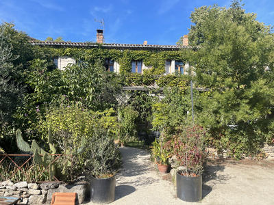 Propriété - 900 m² - 14 pièces