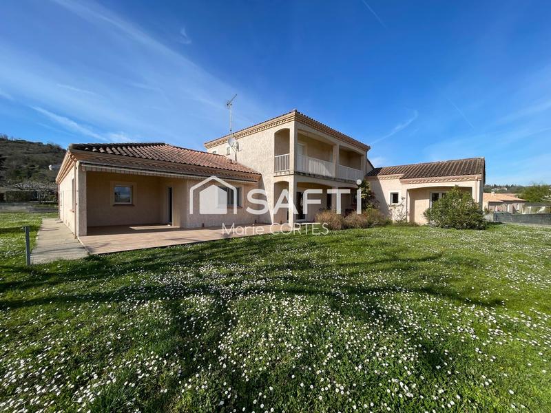 Maison - 243 m² - 7 pièces