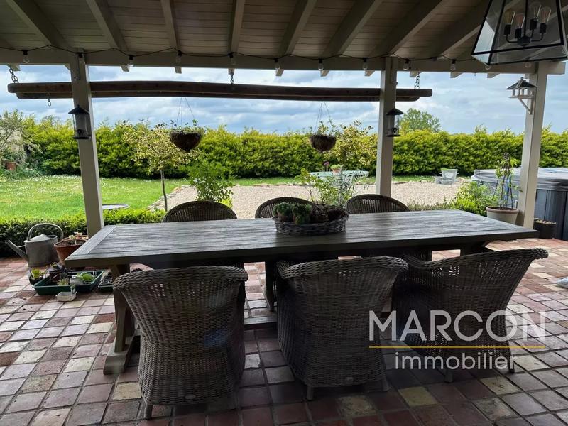 Propriété - 318 m² - 10 pièces