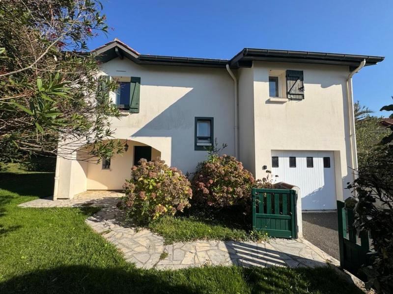 Maison - 102 m² - 5 pièces