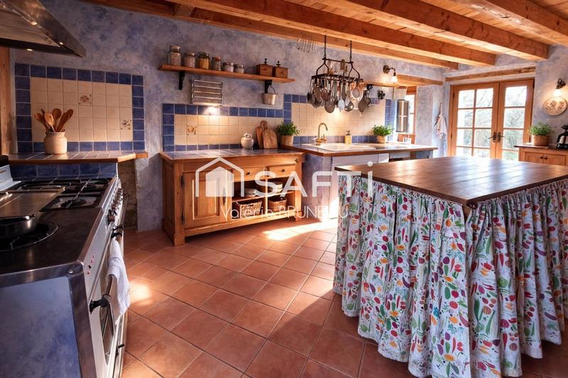 Maison - 218 m² - 6 pièces