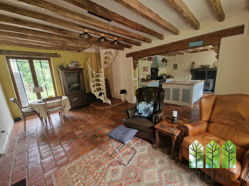 Maison - 245 m² - 6 pièces