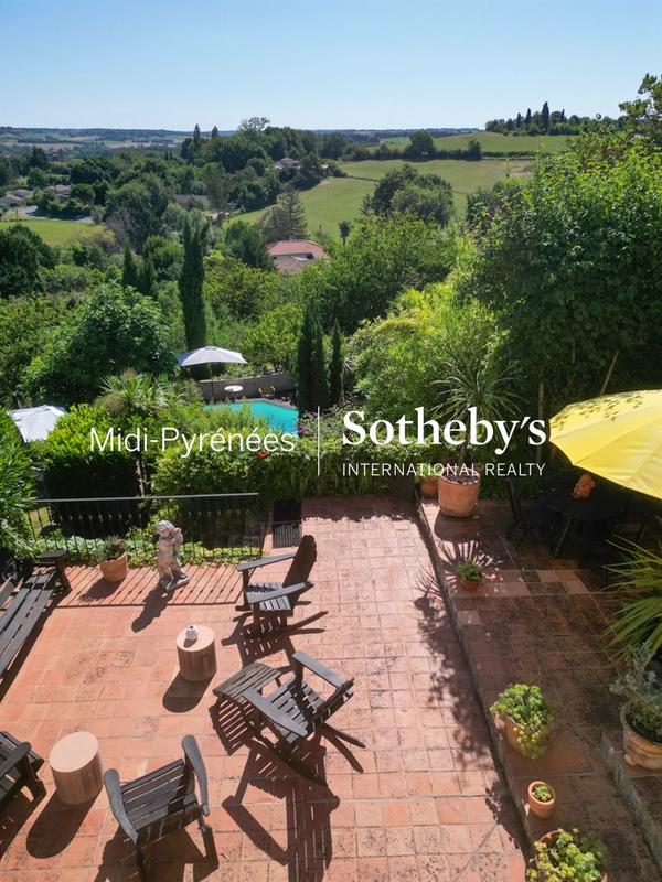 Maison de ville - 336 m² - 10 pièces