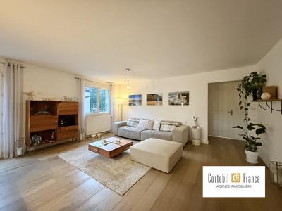 Appartement - 99 m² - 4 pièces