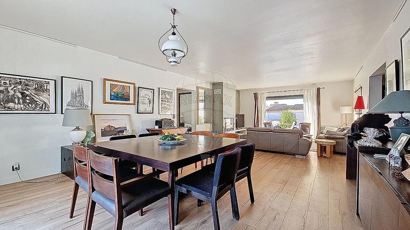 Villa - 243 m² - 7 pièces