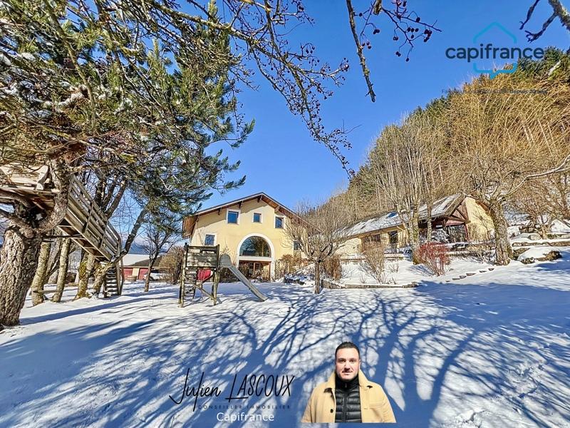 Maison - 272 m² - 10 pièces