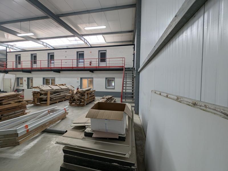 Entrepôt - 1 116 m² - 9 pièces