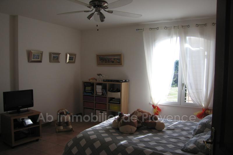 Propriété - 250 m² - 8 pièces