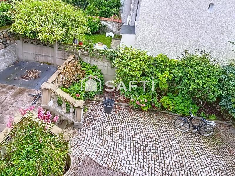 Maison de maîtres - 317 m² - 11 pièces