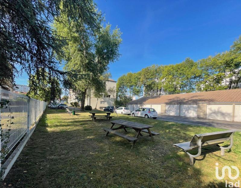 Local commercial - 1 833 m²