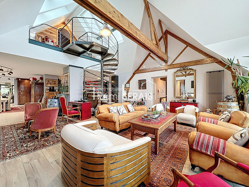 Demeure - 593 m² - 8 pièces