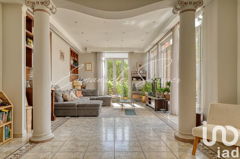 Maison - 223 m² - 10 pièces