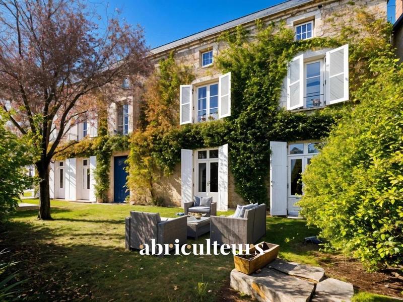 Maison ancienne - 370 m² - 10 pièces