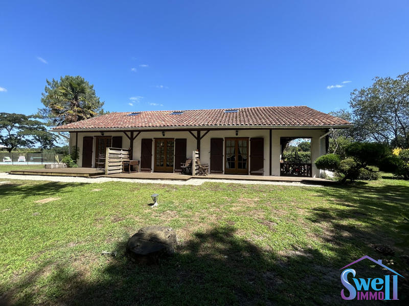 Maison traditionnelle - 282 m² - 14 pièces