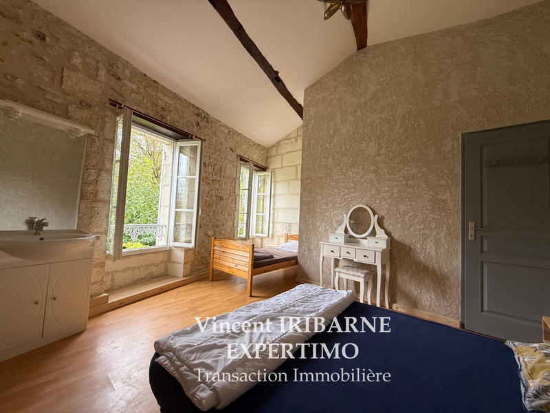 Propriété - 245 m² - 8 pièces