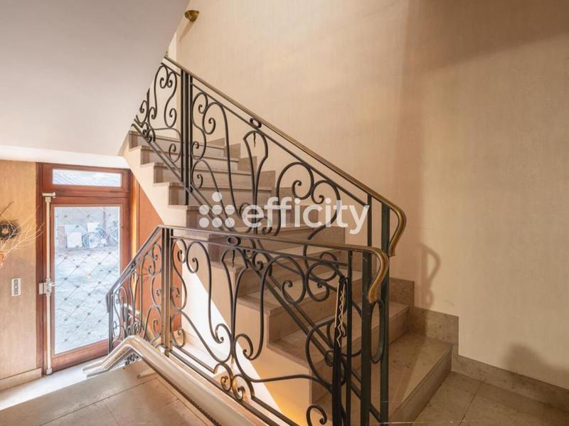 Pavillon - 311 m² - 8 pièces