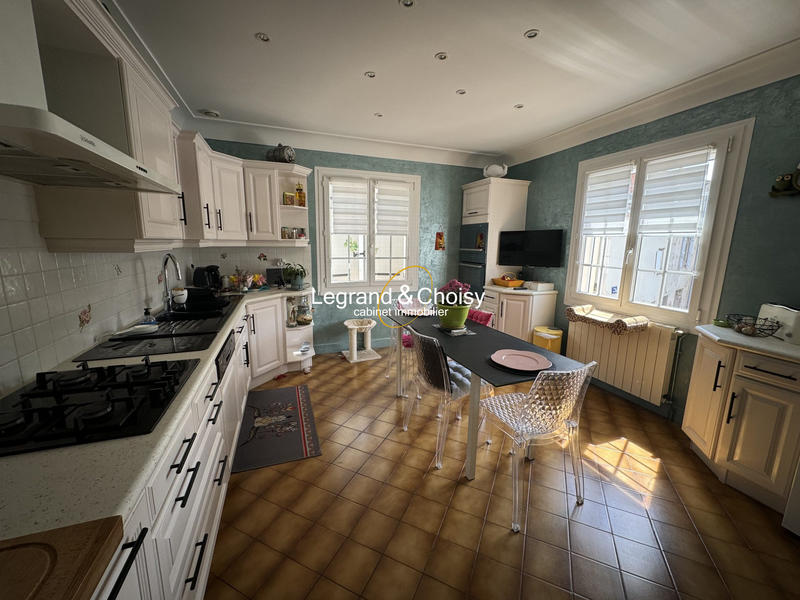 Maison - 340 m² - 8 pièces