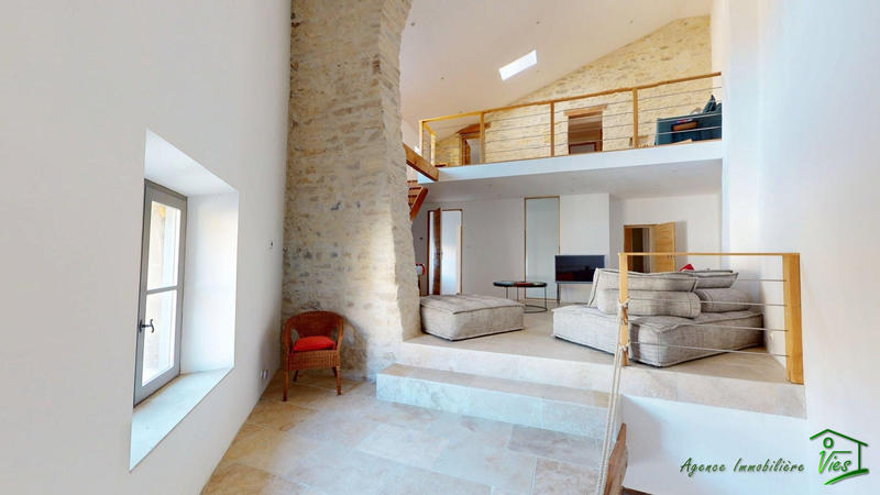 Maison - 202 m² - 6 pièces