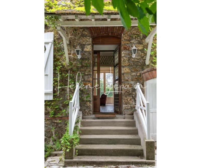 Maison - 240 m² - 10 pièces