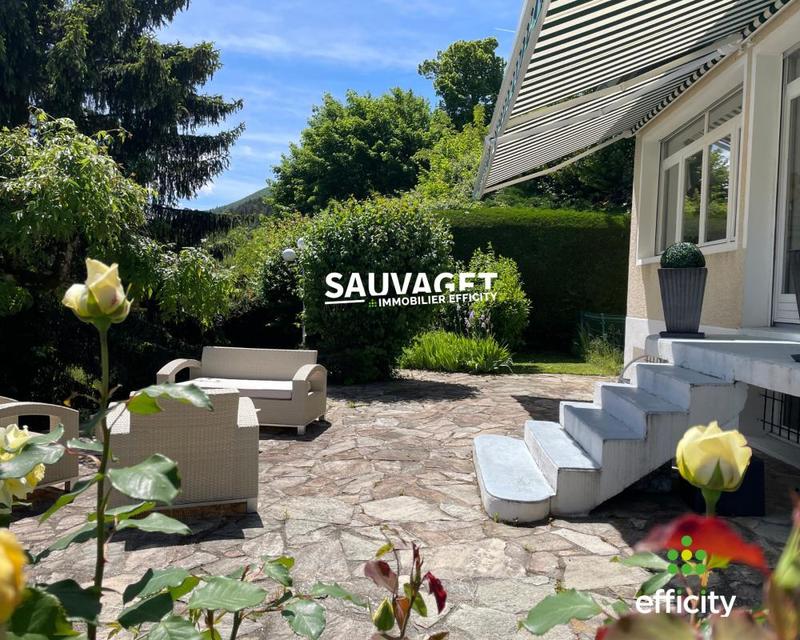 Maison - 275 m² - 9 pièces