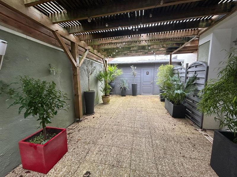 Maison - 236 m² - 10 pièces