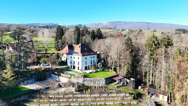 Maison - 600 m² - 10 pièces