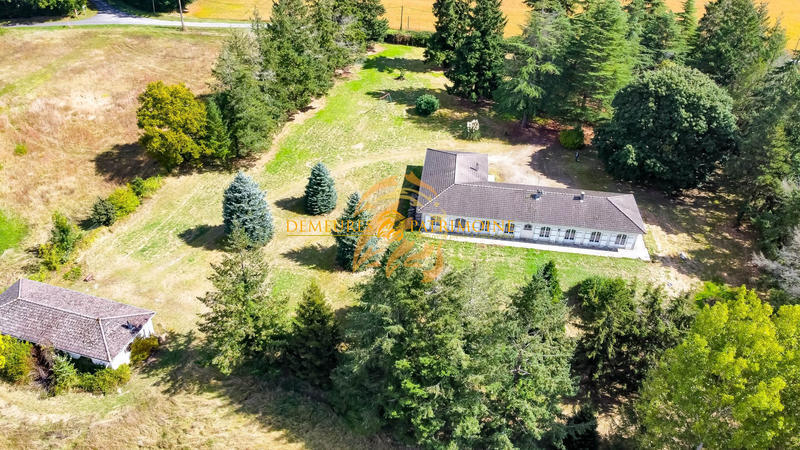 Maison - 243 m² - 8 pièces