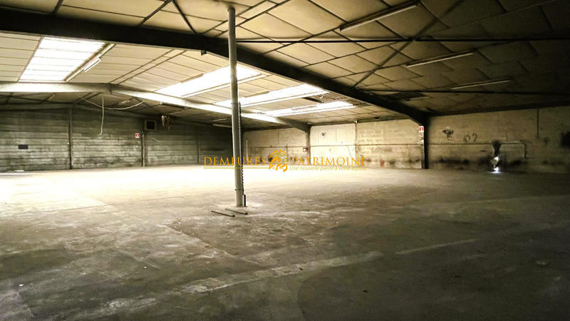 Local commercial - 1 220 m²